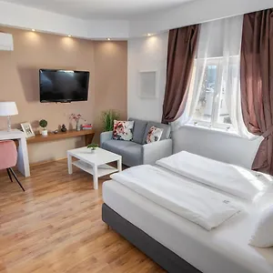 Apartamento Premium Szervita Square, Budapest