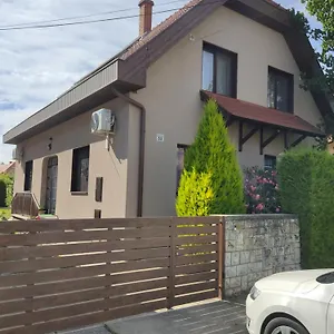 rezervați aici